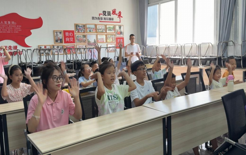 四川轻化工大学:乡土美育润童心,艺愈相伴助成长(图2)